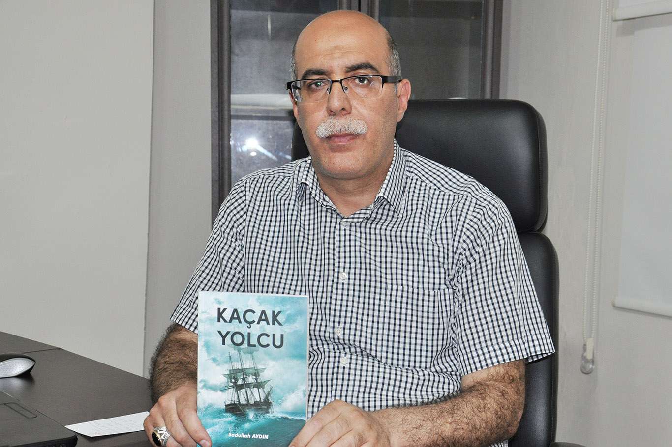 Yazar Aydın'dan "Kaçak Yolcu" romanı: Amacım gençleri Kur’ani değerlerle tanıştırmak Yazar Aydın'dan "Kaçak Yolcu" romanı: Amacım gençleri Kur’ani değerlerle tanıştırmak